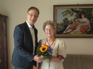 Herzlichen Glückwunsch zum 90. Geburtstag.