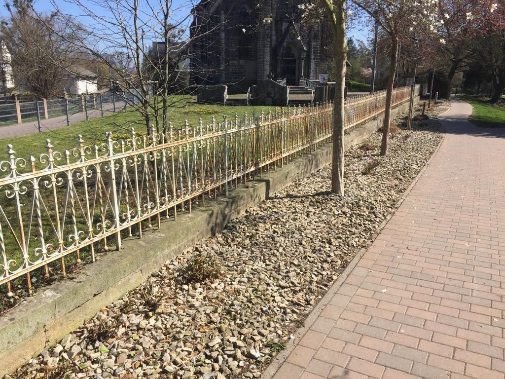 CDU im Ortsrat Rinteln beantragt zur kommenden Sitzung am 26.04.2022 : Das Schotterbeet entlang des Verbindungswegs zwischen Kapellenwall und Weserpromenade wird neugestaltet.